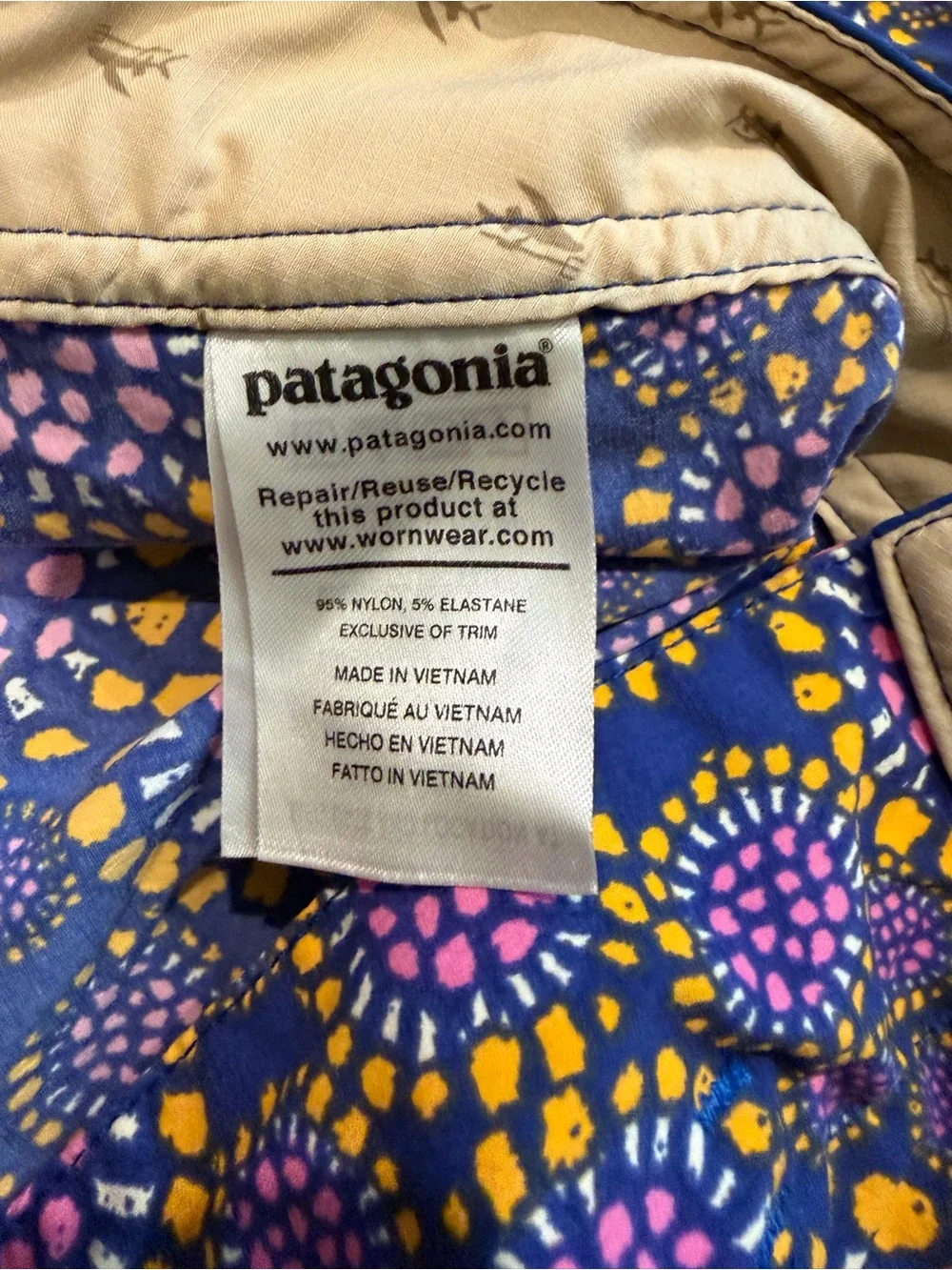 NWOT Patagonia Swim Trunks, Men’s Large Scallop Hem Wavefarer Boardshorts